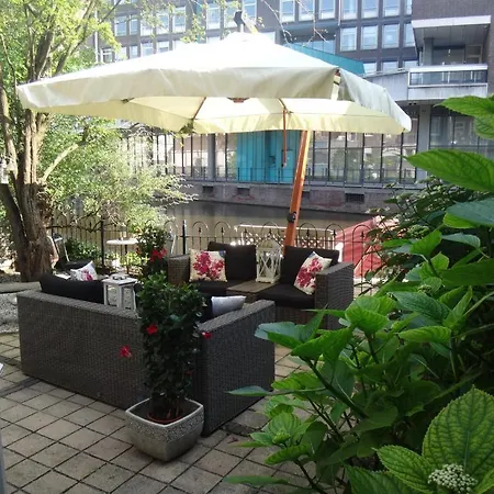 Canal House De Schans Homestay *
