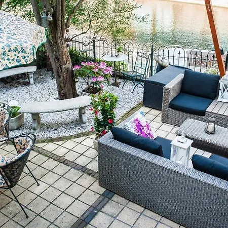 Homestay Canal House De Schans *