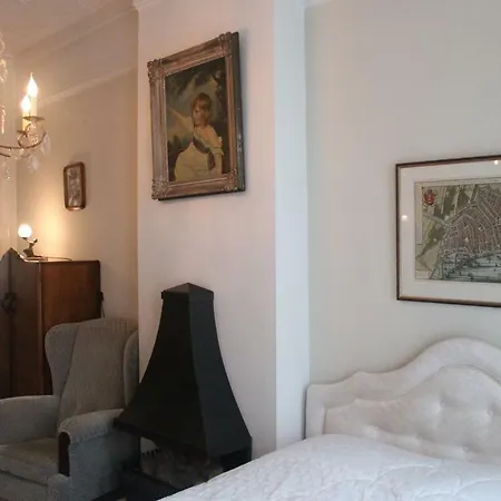Canal House De Schans Homestay *